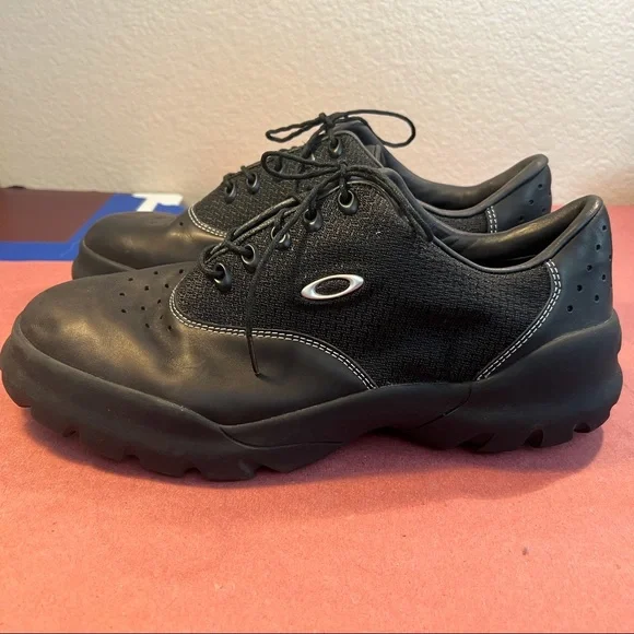 OAKLEY　GOLF　シュ―ズ　MENS 7.5 Oakley Golf Shoes Spike Mens Size 7.5 Black Leather Stitched